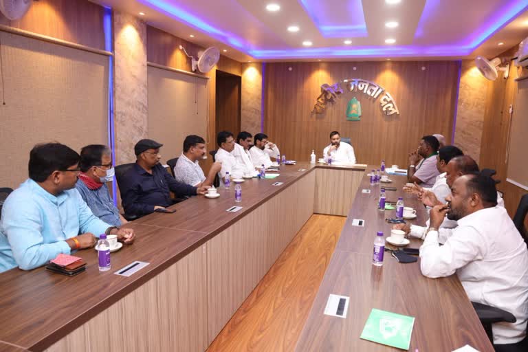 झारखंड आरजेडी के नेताओं के साथ तेजस्वी यादव ने की मीटिंग, संगठन विस्तार पर  की चर्चा – जोहार लाइव