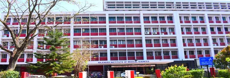 रिम्स शिशु ओपीडी में दिखा बदलते मौसम का असर, 30% बढ़ी मरीजों की संख्या RIMS