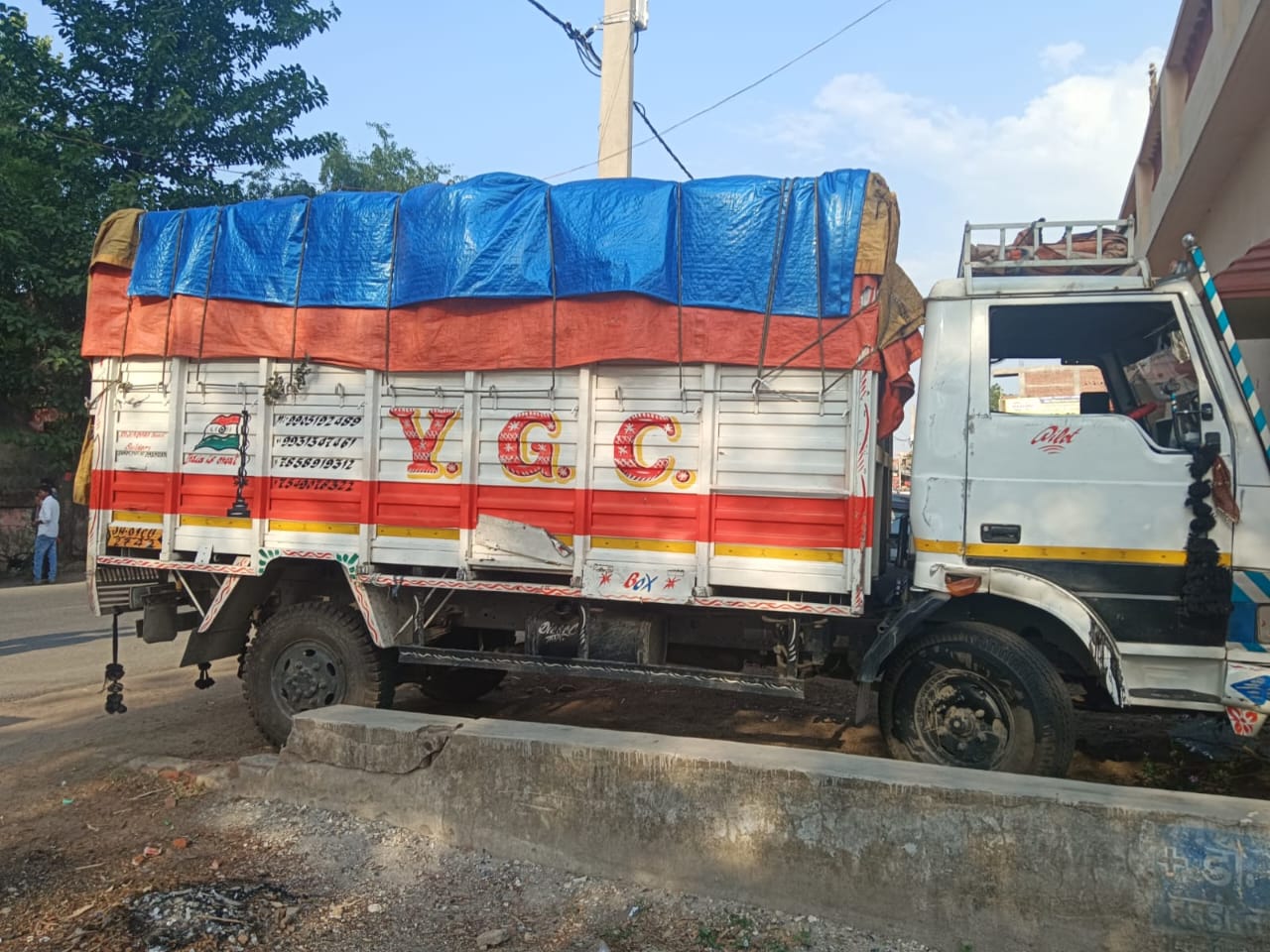 ट्रक 