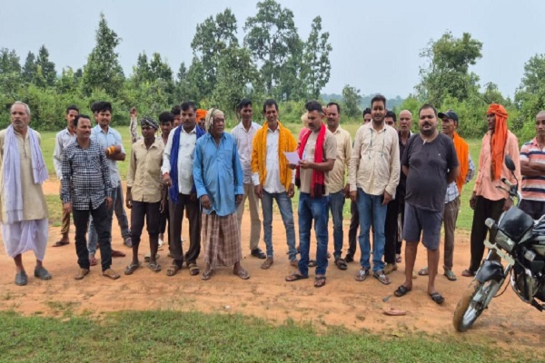 बीएलए और कलिंगा कंपनियों के खिलाफ विस्थापितों में आक्रोश, उठी रोजगार की मांग विस्थापित