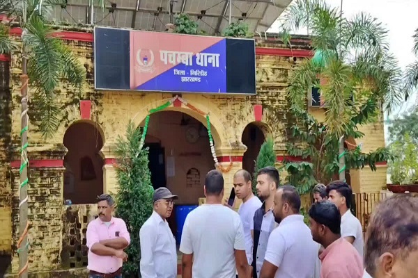 घर के छत पर मिली छठी कक्षा की छात्रा की बॉडी, पुलिस जुटी तफ्तीश में छात्रा