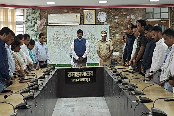 जामताड़ा के दिवंगत DTO प्रवीण चौधरी को दी गई श्रद्धांजलि, DC-SP ने किया नमन DTO