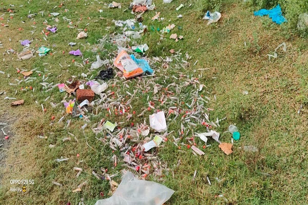 जामताड़ा में खुलेआम फेंके गए हजारों इस्तेमाल हुए ब्लड सैंपल, स्वास्थ्य विभाग की लापरवाही उजागर स्वास्थ्य