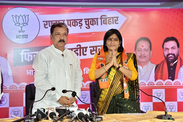 RJD की पूर्व महिला प्रदेश अध्यक्ष प्रतिमा कुशवाहा BJP में शामिल RJD