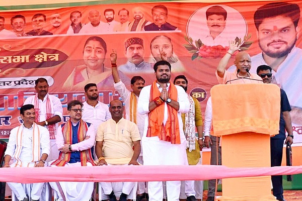 रघुनाथपुर में गरजे योगी आदित्यनाथ, बोले – बिहार में वापस नहीं आने देंगे जंगलराज आदित्यनाथ