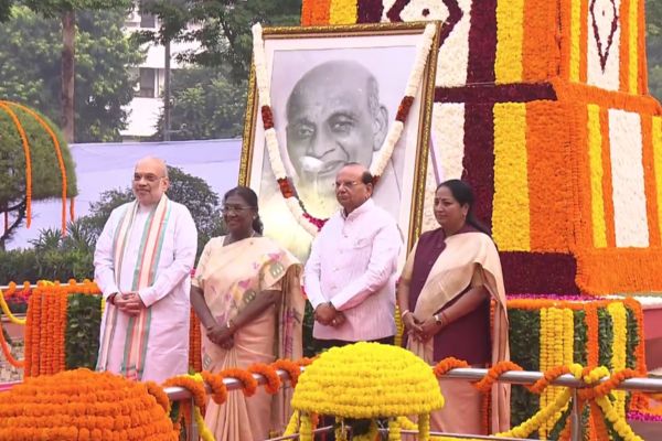 सरदार वल्लभभाई पटेल की 150वीं जयंती पर श्रद्धांजलि, राष्ट्रपति मुर्मू ने किया नमन सरदार