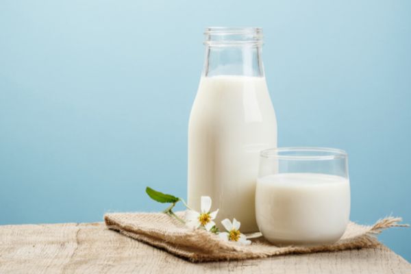 हर उम्र के लिए जरूरी है दूध, कितना और कब पियें… जानें दूध