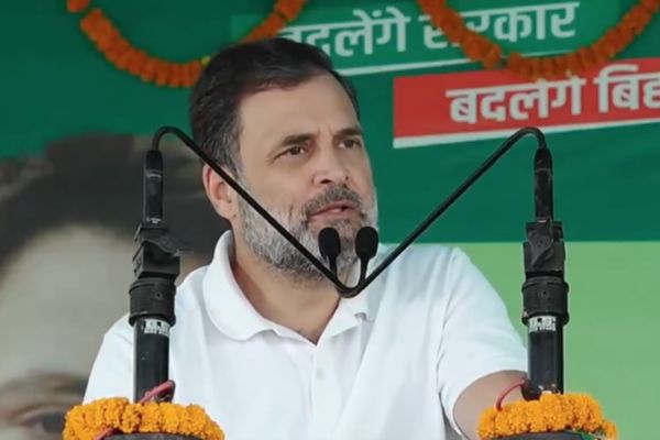 मुजफ्फरपुर रैली में राहुल गांधी का हमला, बोले- नीतीश कुमार को बीजेपी रिमोट से चलाती है राहुल