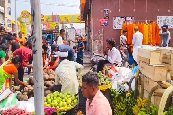 गिरिडीह में छठ पूजा की तैयारियां जोर-शोर से, बाजारों में भीड़ गिरिडीह