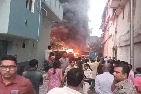 पटना में टायर गोदाम में लगी आ’ग