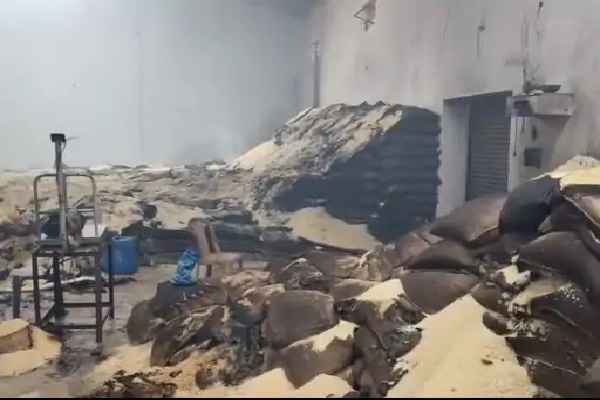 सरायकेला-खरसावां के गम्हरिया में सरकारी अनाज गोदाम में लगी भीषण आ’ग सरायकेला
