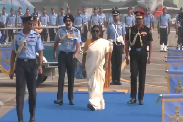 राष्ट्रपति द्रौपदी मुर्मू ने राफेल लड़ाकू विमान में भरी उड़ान