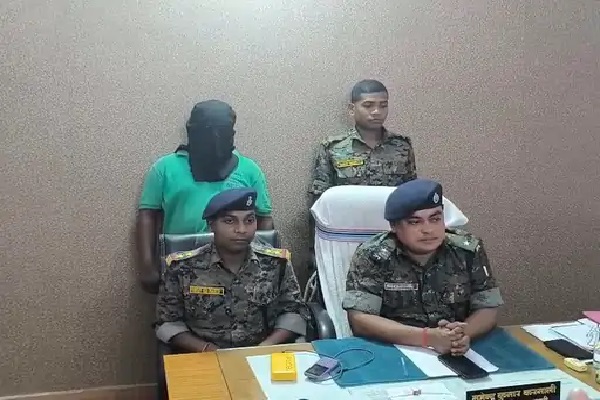 गुमला में ब्राउन शुगर बेचते तस्कर गिरफ्तार, 12 ग्राम ड्रग्स जब्त ब्राउन शुगर