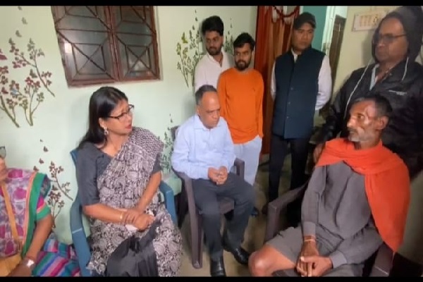 मधुकम तालाब हादसा : महुआ माजी पहुंची पीड़ित परिवार के घर, मुआवजा राशि दिलाने का दिया भरोसा मधुकम