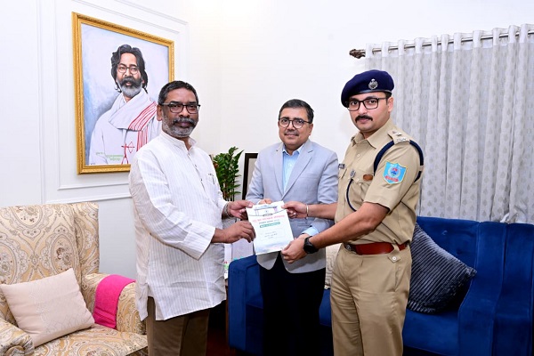 सीएम हेमंत सोरेन को मिला लुगू बुरु महोत्सव का निमंत्रण सीएम