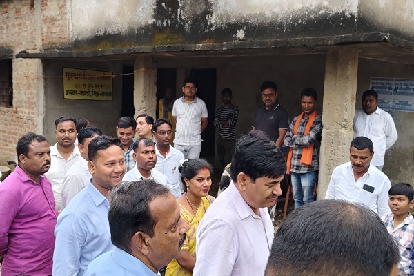 कांडी में इंटर पास युवक चला रहा था क्लिनिक, अचानक पहुंचे एसडीएम और फिर… एसडीएम