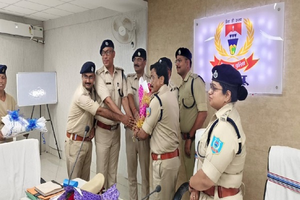 आईजी शैलेन्द्र सिन्हा ने की समीक्षा बैठक, बोले- रात्रि गश्ती बढ़ाएं, अपराध पर लगाएं लगाम