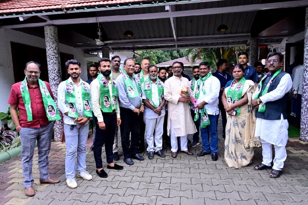 जमशेदपुर में भाजपा को बड़ा झटका, कई नेता झामुमो में शामिल जमशेदपुर