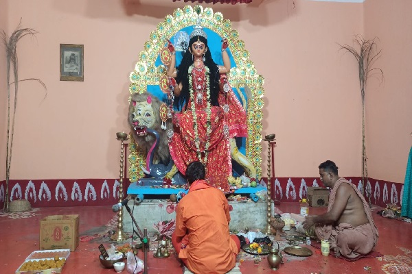 पाकुड़ में प्राचीन जगतधात्री मंदिर में वैदिक परंपरा के साथ भव्य पूजा जगतधात्री