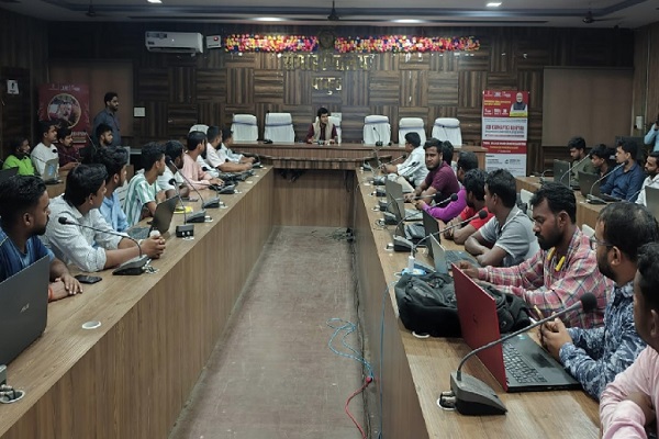 फर्जी आधार कार्ड बनाने वालों पर सख्त कार्रवाई होगी : DC मनीष कुमार मनीष कुमार