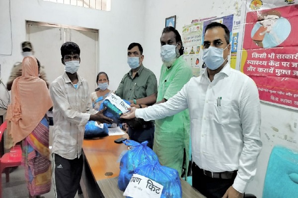 निक्षय पोषण योजना के तहत 50 टीबी मरीजों को लिया गया गोद निक्षय पोषण