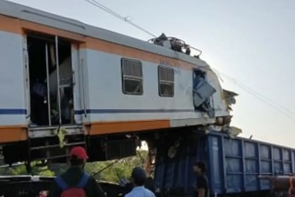 बिलासपुर में पैसेंजर ट्रेन और मालगाड़ी की आमने-सामने टक्कर, 6 की मौ’त… देखें वीडियो ट्रेन