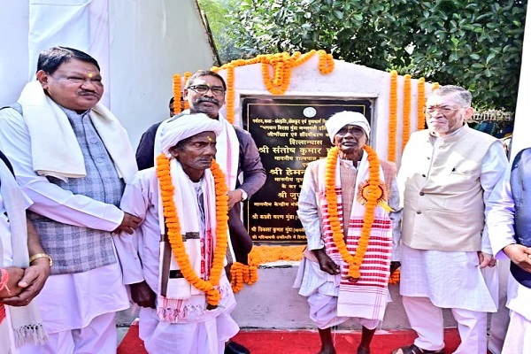 बिरसा मुंडा की 150वीं जयंती : गवर्नर और CM ने किया नमन, जन्मस्थली के जीर्णोद्धार का शिलान्यास बिरसा मुंडा