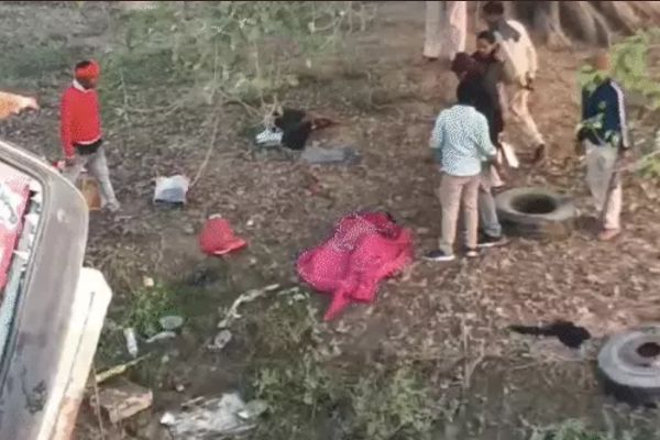 पटना में तीर्थयात्रियों से भरी बस पलटी, एक की मौ’त, 24 जख्मी बस