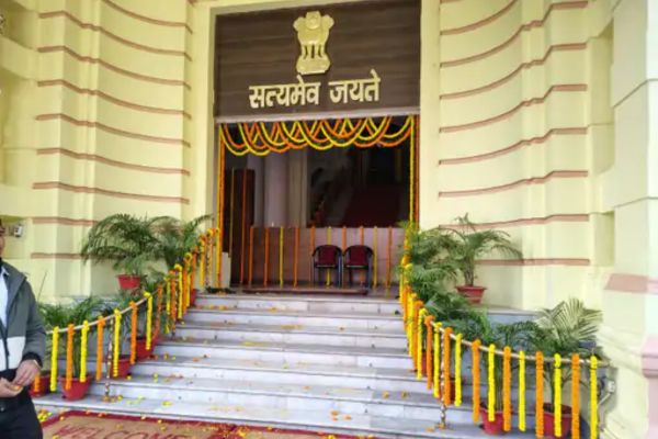 बिहार विधानसभा का पहला शीतकालीन सत्र कल से, फूलों से सजाया गया भवन परिसर विधानसभा