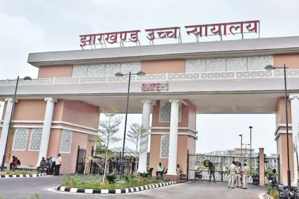 हाई काेर्ट में हाजिर हुए मुख्य सचिव, डीजीपी, गृह सचिव और आईटी सचिव हाई काेर्ट