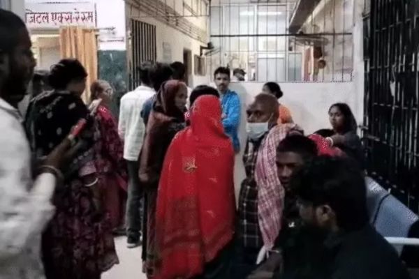 जुआ खेलने से मना करने पर बदमाशों ने तीन युवकों को मा’री गो’ली, फिर… जुआ