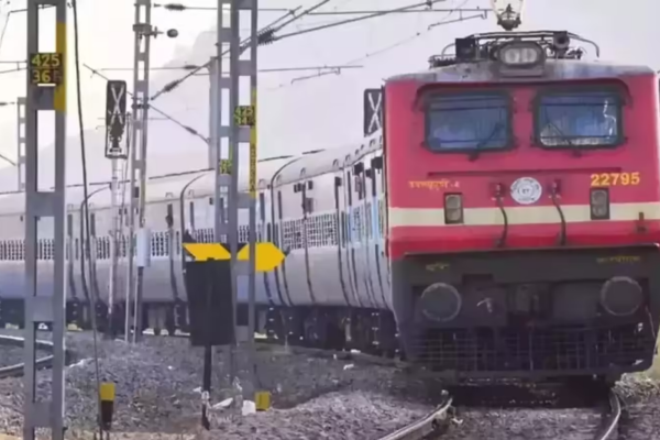 बिहार में कोहरे का असर : कई ट्रेनों का परिचालन रद्द, यात्रा से पहले जांचें शेड्यूल ट्रेनों