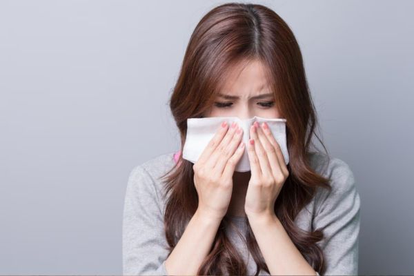 सर्दियों में खांसी-जुकाम और बलगम से बचने के लिए इन 4 चीजों से दूर रहें जुकाम