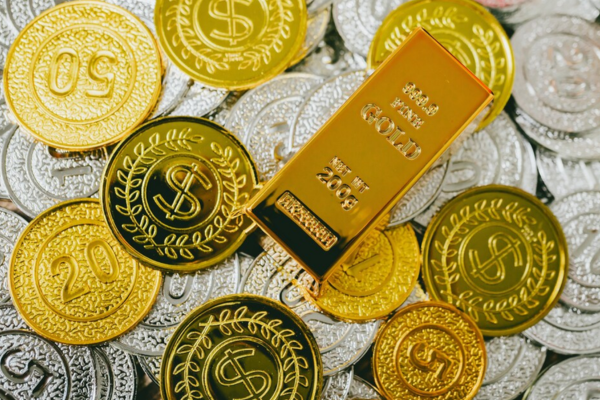 सोने-चांदी की कीमतों में तेजी, 4 दिन तक टूटने के बाद आज हुआ महंगा सोने