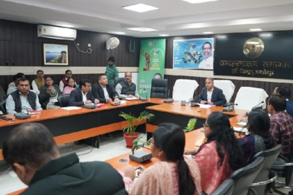 डीसी का विभागों को सख्त निर्देश- विकास योजनाओं में ढिलाई बर्दाश्त नहीं डीसी