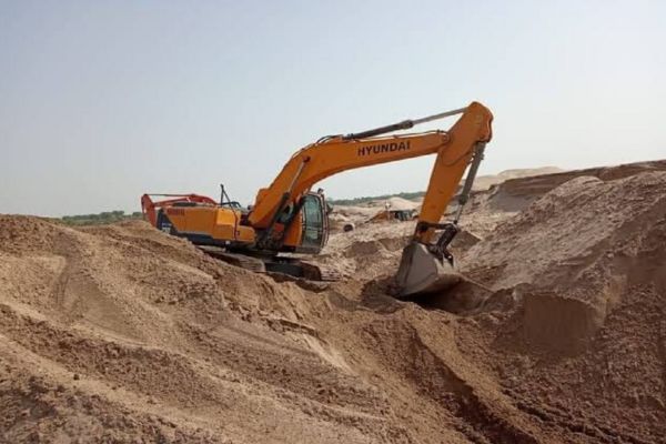 पलामू में बालू माफियाओं का दुस्साहस – BDO को रौंदने का प्रयास, FIR दर्ज बालू