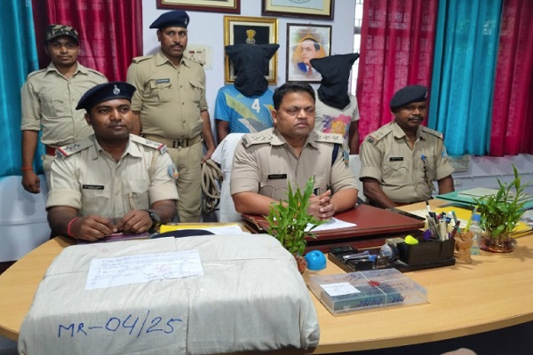 बाइक से हो रही थी गांजा तस्करी, 12 किलो माल के साथ दो तस्कर गिरफ्तार गोड्डा