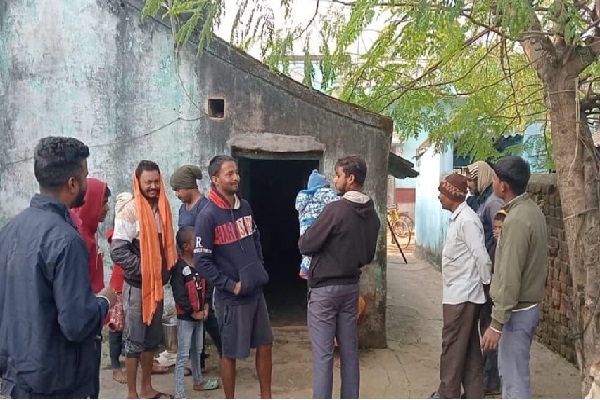 घर में ताला तोड़कर चोरी, ग्रामीणों ने सुरक्षा बढ़ाने की मांग की चोरी