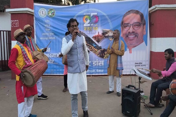 देवघर में धूमधाम से मनाया गया झारखंड स्थापना दिवस, सरकारी योजनाओं की दी गई जानकारी झारखंड