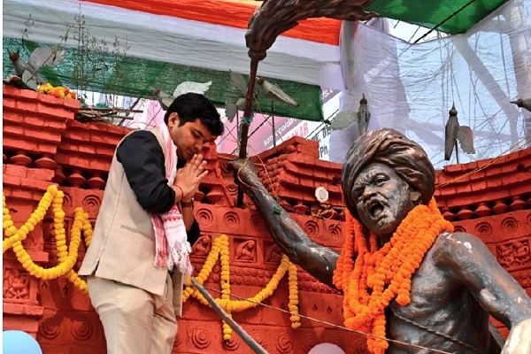 पाकुड़ में डीसी ने 150वीं जयंती पर बिरसा मुंडा को दी श्रद्धांजलि बिरसा मुंडा