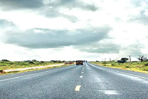 पंचायत भवन और सड़क विकास पर सरकार ने तेज किया काम सड़क