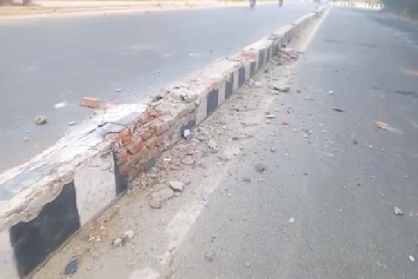 दिल्ली के बसंत कुंज में भीषण सड़क हादसा, एक की मौ’त, दो घायल दिल्ली