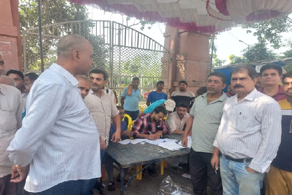 बिहारशरीफ में वोटर पर्ची बांटने को लेकर हंगामा, चार भाजपा कार्यकर्ता हिरासत में बिहारशरीफ