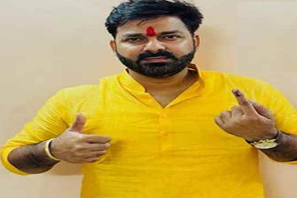 बिहार चुनाव 2025 : पवन सिंह ने किया मतदान, लोगों से भी की वोट डालने की अपील