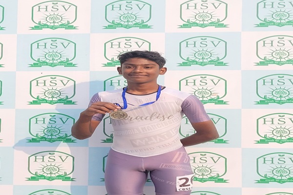 नेशनल स्केटिंग चैंपियनशिप में झारखंड के रुद्राक्ष शर्मा ने जीता रजत पदक