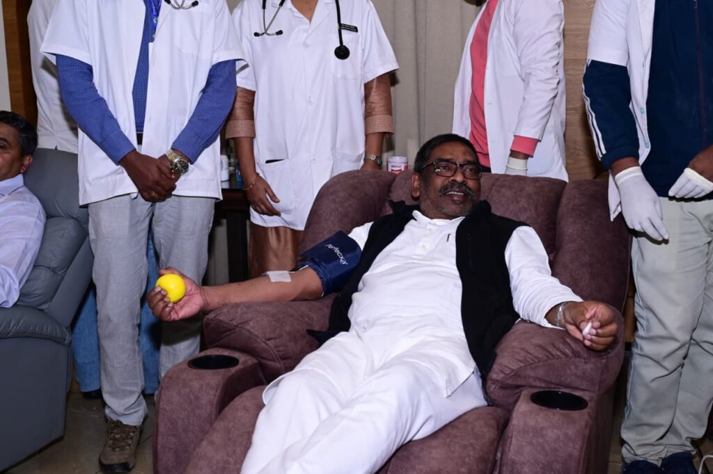 सीएम हेमंत ने किया रक्तदान महाअभियान का शुभारंभ, बोले- यह सबसे बड़ा मानवीय कार्य सीएम