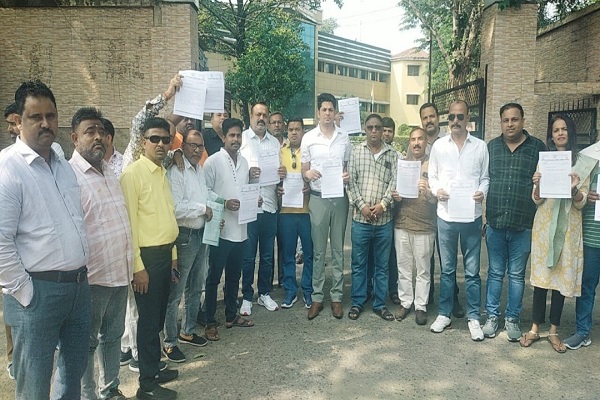 कांग्रेस ने भाजपा-जदयू कार्यकर्ताओं पर आचार संहिता उल्लंघन का लगाया आरोप, DC से की कार्रवाई की मांग कांग्रेस