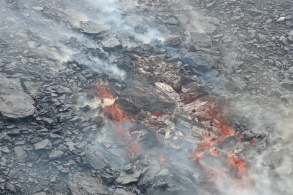 पिपरवार के अशोक परियोजना में हजारों टन कोयला भंडार में लगी आ’ग, अधिकारियों को नहीं परवाह पिपरवार
