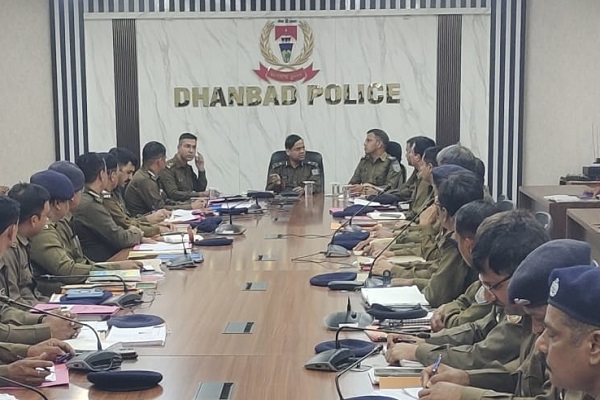 धनबाद में बढ़ते अपराध को लेकर आईजी सख्त, अधिकारियों को दिये कड़े निर्देश धनबाद
