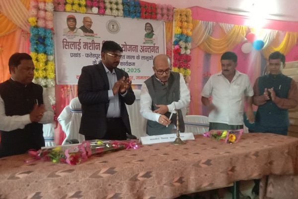 75 महिलाओं को मिला सिलाई मशीन, विस अध्यक्ष बोले- सरकार तत्परता से कर रही काम सिलाई